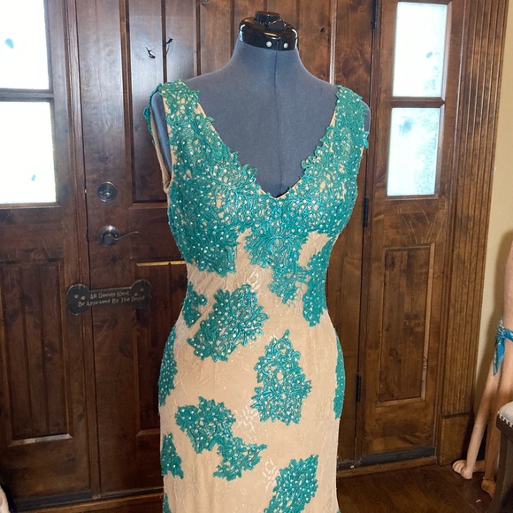 JOVANI Tan & Teal Lace Overlay Gown Size 4 #90164 - Picture 2 of 14